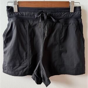 Lululemon dance studio high rise shorts women's size 4